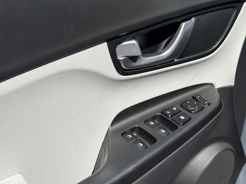 Used 2023 Hyundai Kona SE image 13