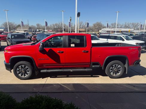 Used 2022 Chevrolet Silverado 2500 Custom w/ Custom Value Package image 8