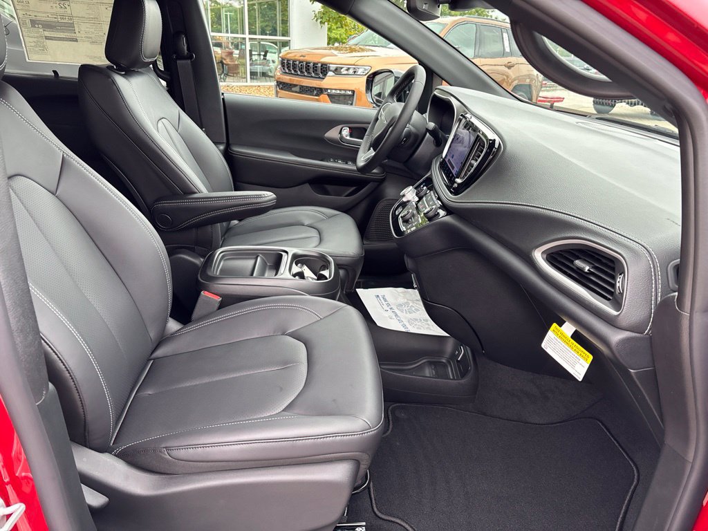 New 2027 Chrysler Pacifica Select FWD image 27
