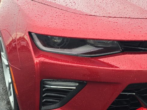 Used 2018 Chevrolet Camaro SS RWD image 7