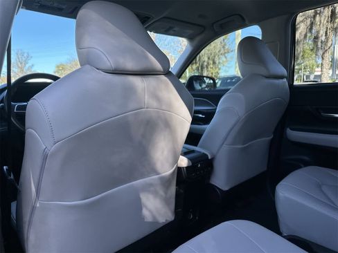 Used 2024 Toyota Grand Highlander XLE image 16