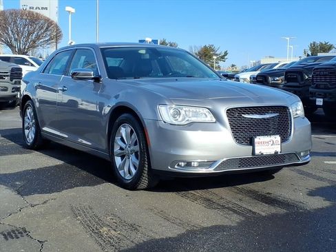 Used 2018 Chrysler 300 Limited image 1