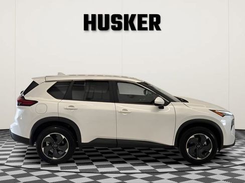 Used 2025 Nissan Rogue SV AWD/4WD image 2