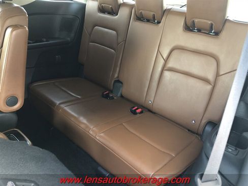 Used 2022 Nissan Pathfinder Platinum w/ Cargo Package FWD image 18