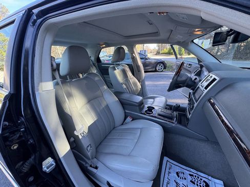 Used 2009 Chrysler 300 C image 13