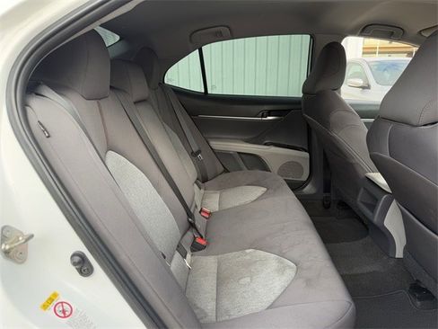 Used 2019 Toyota Camry LE image 28