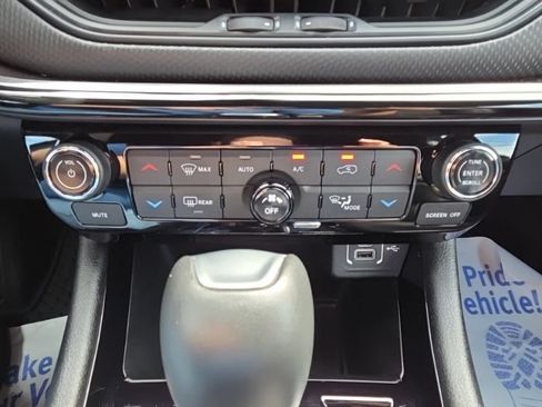 Used 2023 Jeep Compass Latitude w/ Convenience Group AWD/4WD image 37