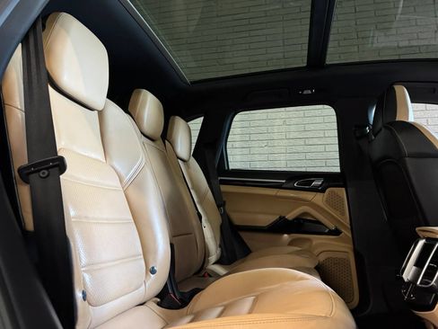 Used 2017 Porsche Cayenne S AWD/4WD image 30