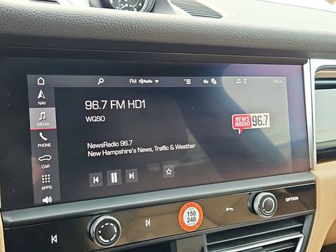 Certified 2025 Porsche Macan image 33