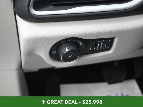 Used 2024 Chrysler Pacifica Touring-L image 29