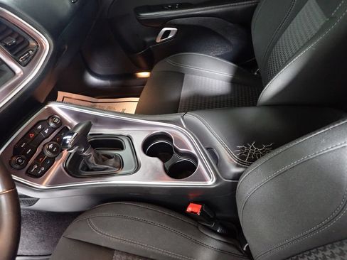 Used 2017 Dodge Challenger R/T RWD image 28