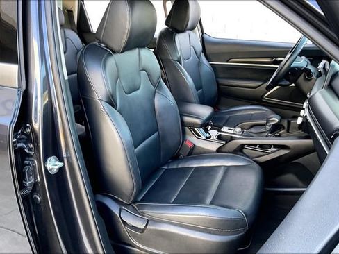 Used 2025 Kia Telluride LX FWD image 6