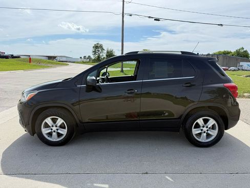 Used 2017 Chevrolet Trax LT FWD image 8