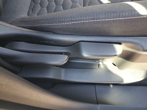 Used 2020 Chevrolet Equinox LT image 9