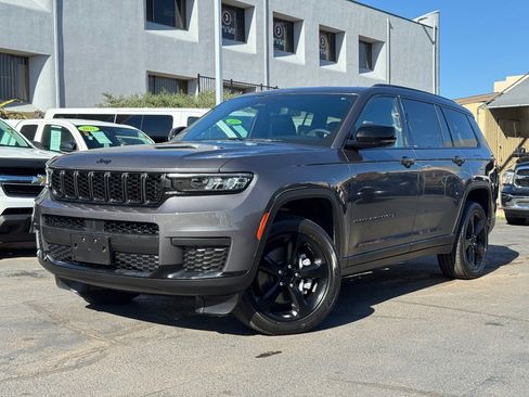 Used 2023 Jeep Grand Cherokee L Laredo image 2