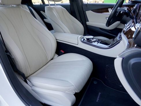 Used 2017 Mercedes-Benz E 300 4MATIC image 8