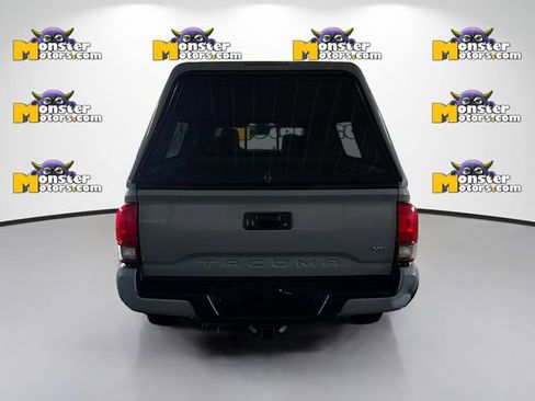 Used 2018 Toyota Tacoma TRD Sport image 5