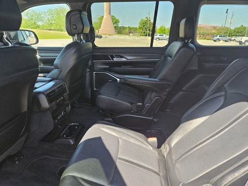 Used 2024 Jeep Wagoneer Series III AWD/4WD image 25