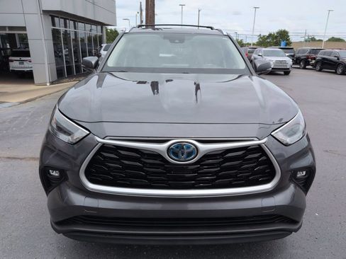 Used 2021 Toyota Highlander XLE AWD/4WD image 8