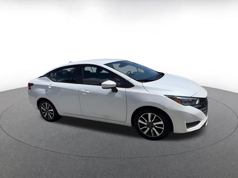 Used 2025 Nissan Versa SV image 2