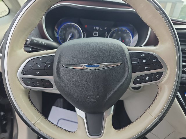 Used 2019 Chrysler Pacifica Limited w/ Advanced Safetytec Group FWD image 21