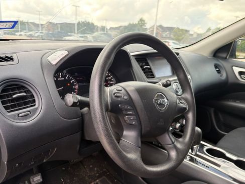 Used 2020 Nissan Pathfinder S FWD image 12