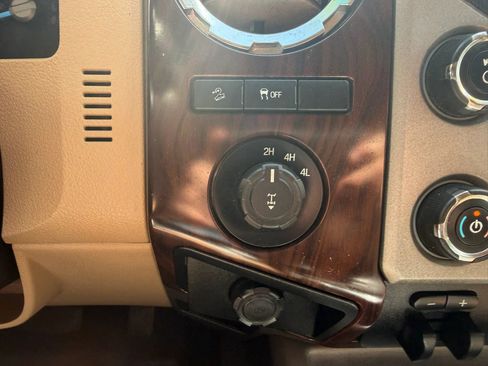 Used 2015 Ford F250 Lariat w/ Lariat Interior Package AWD/4WD image 23