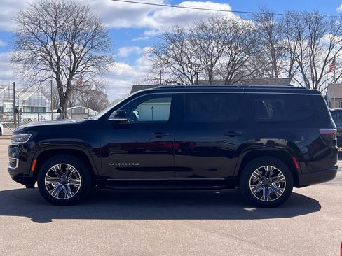 Used 2024 Jeep Wagoneer Series II w/ Flexible Seating Group image 5