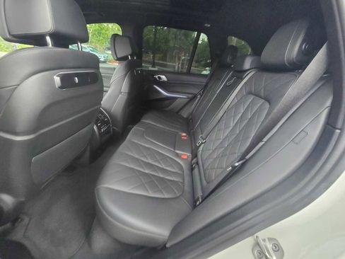 Used 2025 BMW X5 xDrive40i AWD/4WD image 18