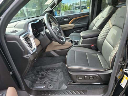 Used 2023 GMC Canyon Denali w/ Denali Black Edition AWD/4WD image 16