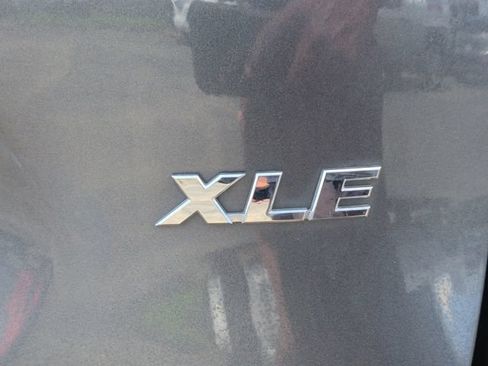 Used 2021 Toyota RAV4 XLE FWD image 13