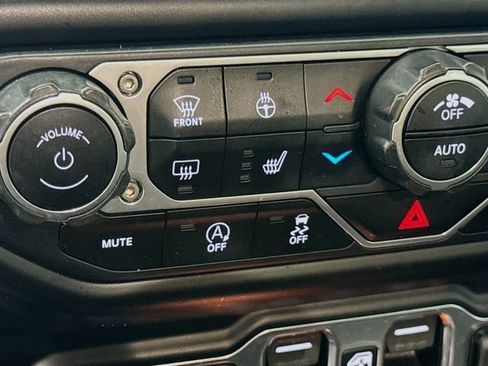 Used 2021 Jeep Wrangler Unlimited Rubicon w/ Cold Weather Group AWD/4WD image 19