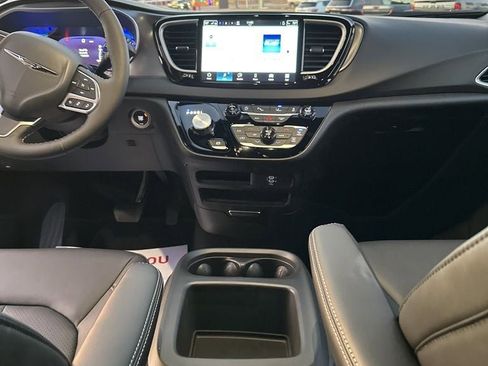 New 2026 Chrysler Voyager LX image 18