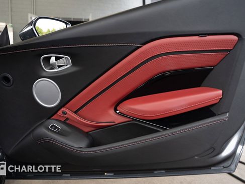 Used 2021 Aston Martin V8 Vantage Roadster image 32