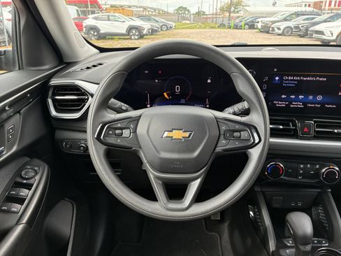 Used 2025 Chevrolet TrailBlazer LT FWD image 28