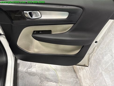 Used 2022 Volvo XC40 T5 Momentum image 26
