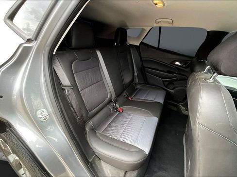 Used 2025 Chevrolet Trax LT w/ Driver Confidence Package FWD image 24