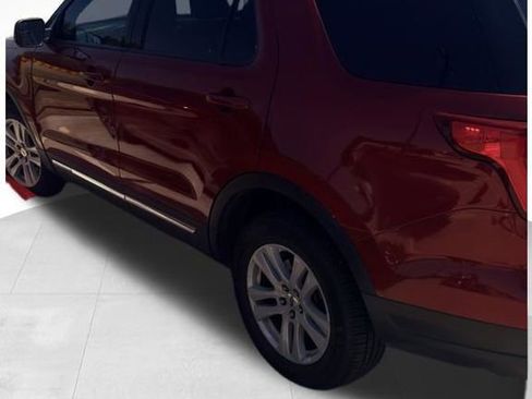 Used 2019 Ford Explorer XLT AWD/4WD image 6