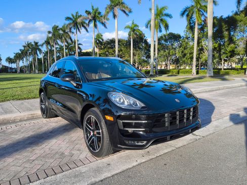 Used 2018 Porsche Macan Turbo image 1