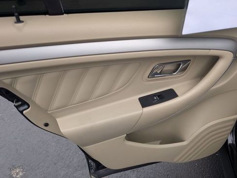 Used 2018 Ford Taurus SE image 10