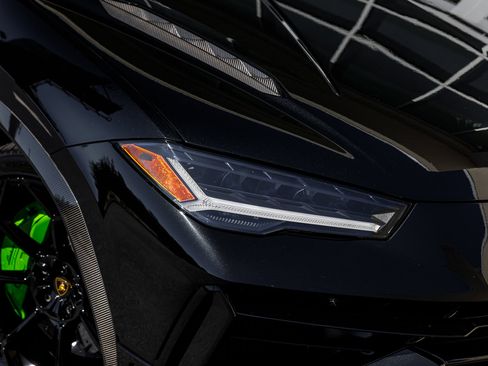 Used 2024 Lamborghini Urus Performante AWD/4WD image 25