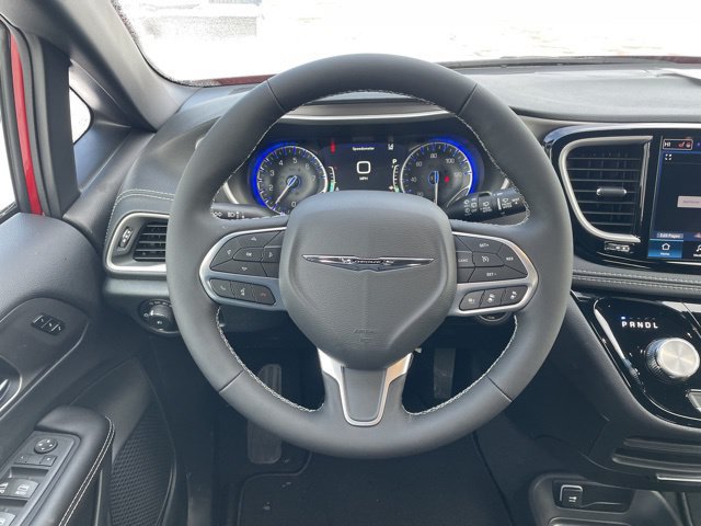 New 2026 Chrysler Pacifica Select AWD/4WD image 23