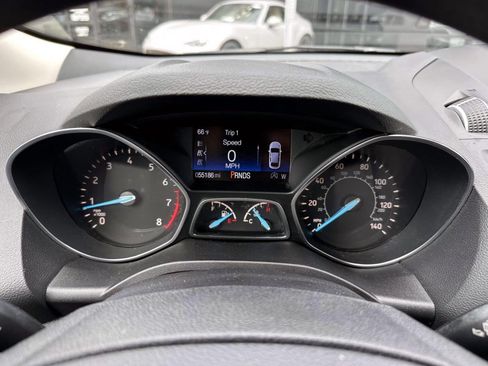 Used 2018 Ford Escape SE w/ SE Sync 3 Package AWD/4WD image 19