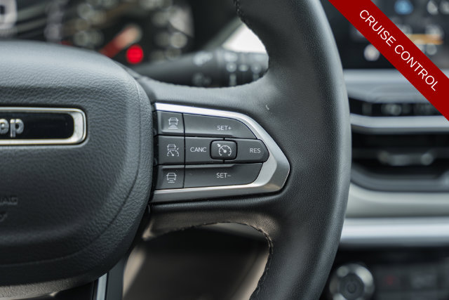 Used 2025 Jeep Compass Limited AWD/4WD image 7