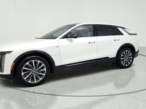 Used 2024 Cadillac Lyriq Sport RWD image 4