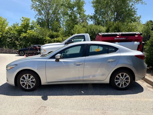 Used 2018 MAZDA MAZDA3 Sport w/ Preferred Equipment Package FWD image 2
