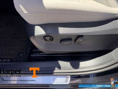 Used 2025 Volkswagen Taos SE image 18