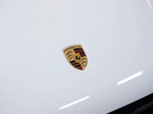 Certified 2025 Porsche Macan image 33