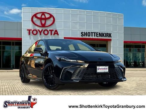 Used 2026 Toyota Camry SE w/ Convenience Package FWD image 1