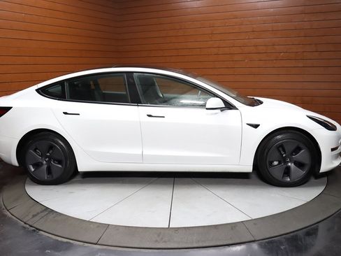 Used 2022 Tesla Model 3 Long Range AWD/4WD image 17